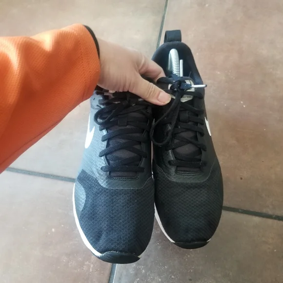 Nike Air Max Tavas Black White Mens 8